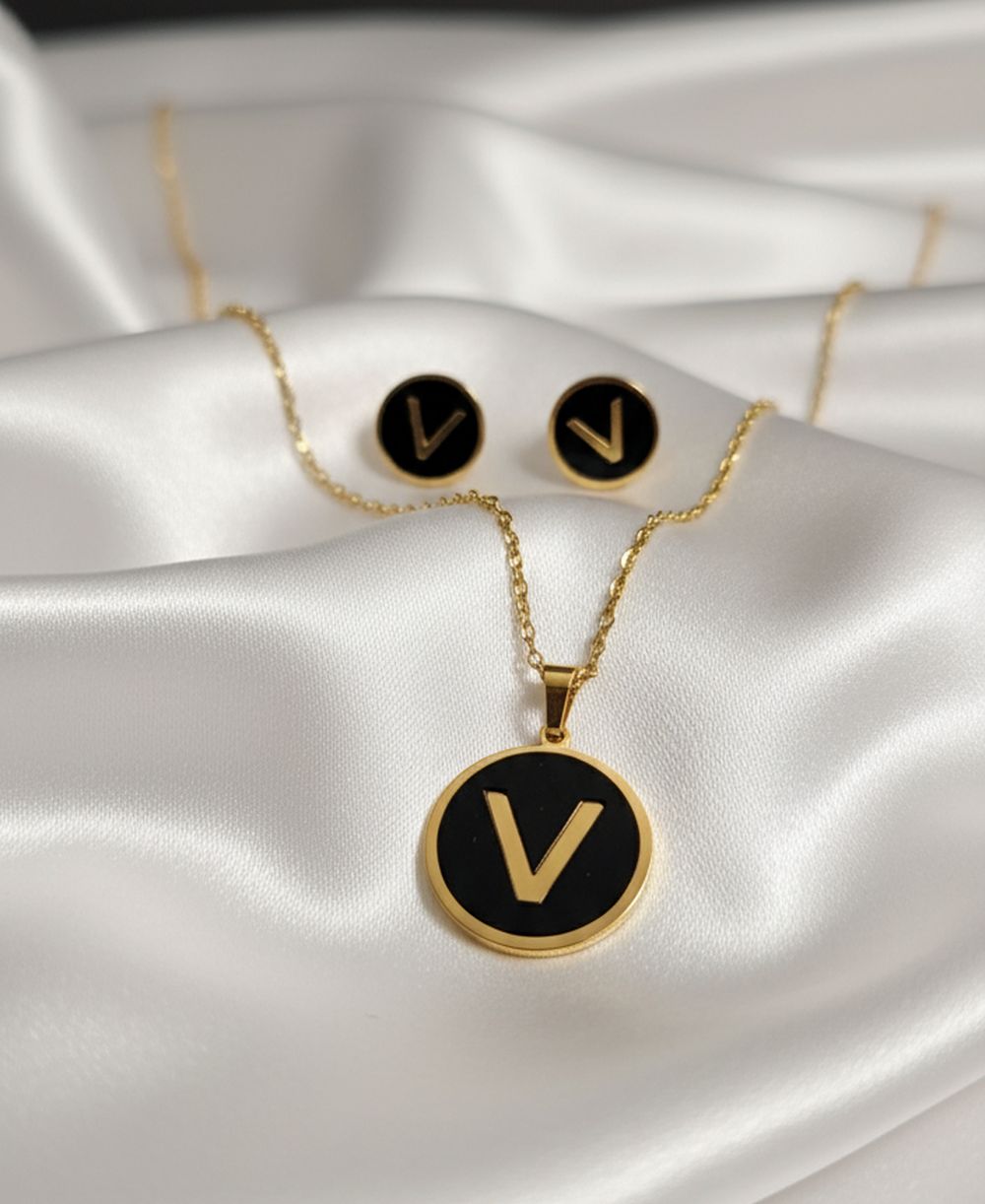 Gehnay Black V Pendant Set