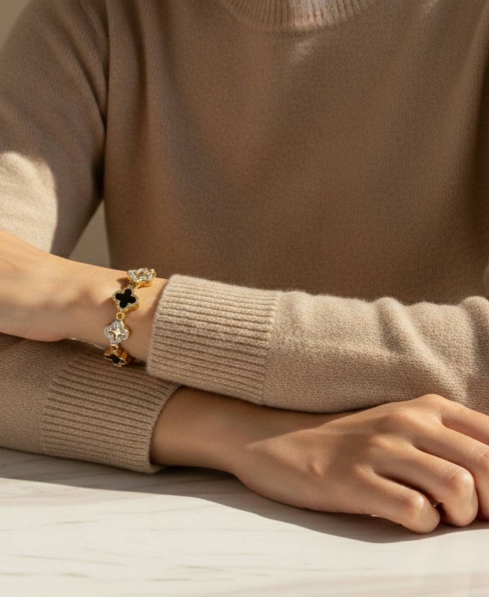 Feline Clover Bracelet (Golden)